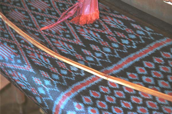 Jpeg 50 K 9809P10 Three colour ikat on the loom at a weaving mill at Innbawkon (Inpawkhon) on Lake Inle, Shan State. Note the 'bow' across the width of the weft to keep the width and tension constant.