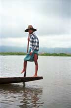 to Jpeg 40K 9809P35 Intha leg-rower on Lake Inle, Shan State.