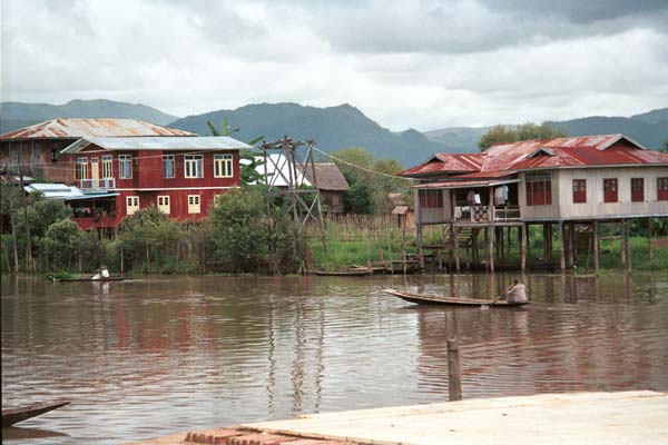 Jpeg 39K 9809Q36 Stilted Intha houses on Lake Inle, Shan State.