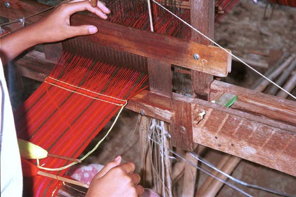 Jpeg 44 K 9809R04 Weaving Shan bags under a house off a waterway at the back of the floating market at Ywa-ma- Lake Inle, Shan State.