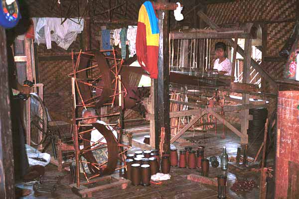 Jpeg 41K 9809R13 Winding the spools and weaving cloth for monks' clothing in a house off a waterway at the back of the floating market at Ywa-ma- Lake Inle, Shan State.