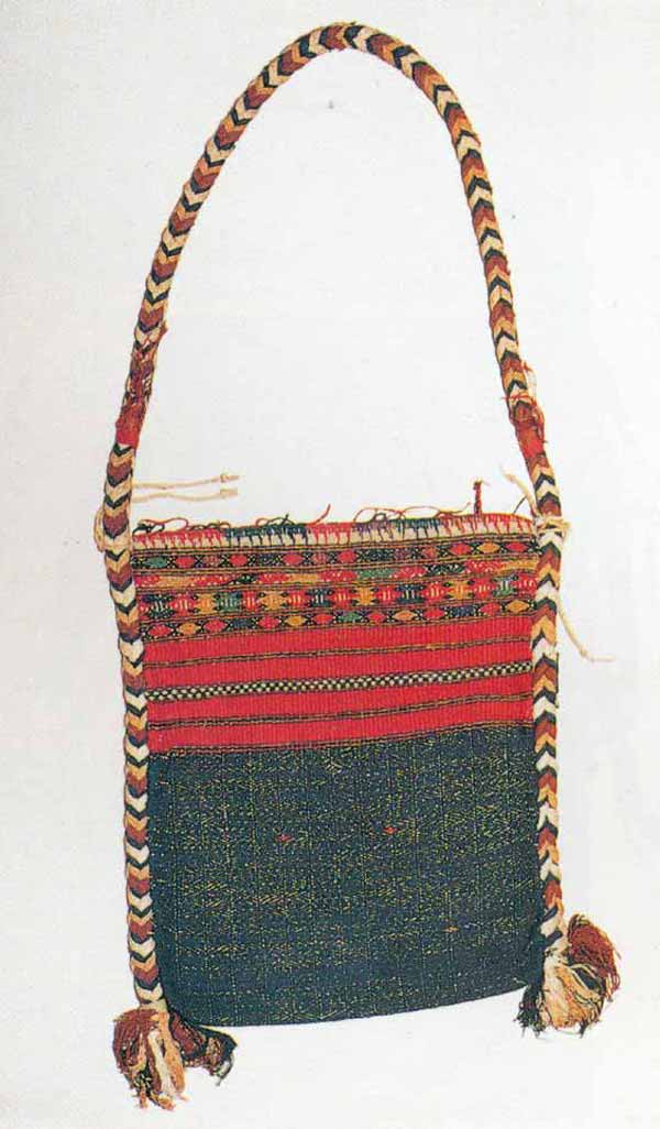 Jpeg 59K This Jingpho bag is shown in Michael C Howard's book 'Textiles of the Hilltribes of Burma' (1999: page 163 Plate 120.) The bag itself is in the Bankfield Museum, Halifax (UK) collection and was originally lent to the Museum in 1900 by E.C.S.George and subsequently given to them by him in 1937. 