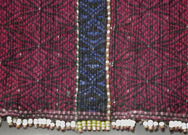 Jpeg 51K Khumi woman's tubeskirt - detail showing the black warp and red (and light blue) supplementary weft patterning