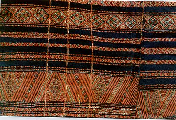 Jpeg 50K Detail of a Zantu man's tunic