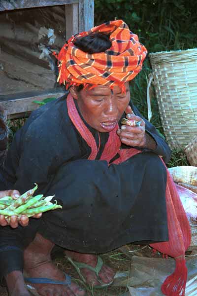 27K Jpeg 9809I18 Pa'O market trader in the Kalaw 5-day rotating market puffing on her cheroot.