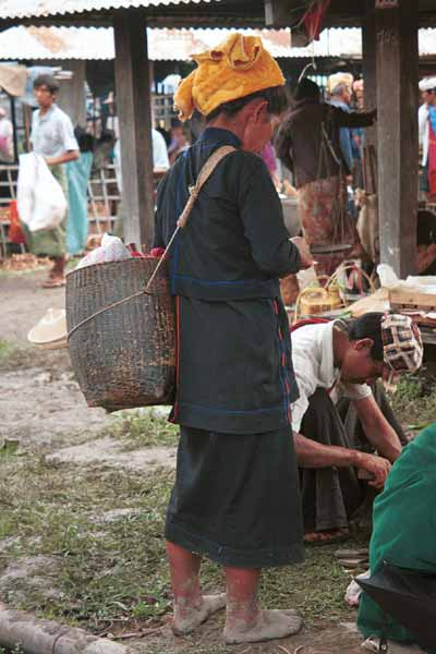 32K Jpeg 9809N09 A Pa'O woman at Nampan 5-day rotating market, Lake Inle, Shan State