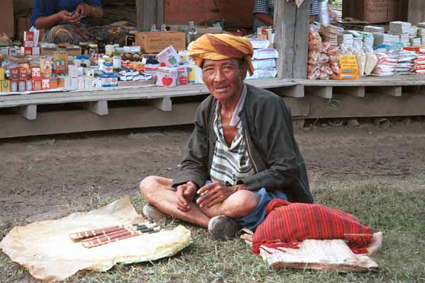 36K Jpeg 9809N10 Pa'O man with his wares at Nampan 5-day rotating market, Lake Inle, Shan State