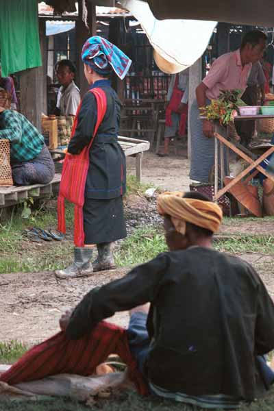 30K Jpeg 9809N13 Pa'O at Nampan 5-day rototing market, Lake Inle, Shan State