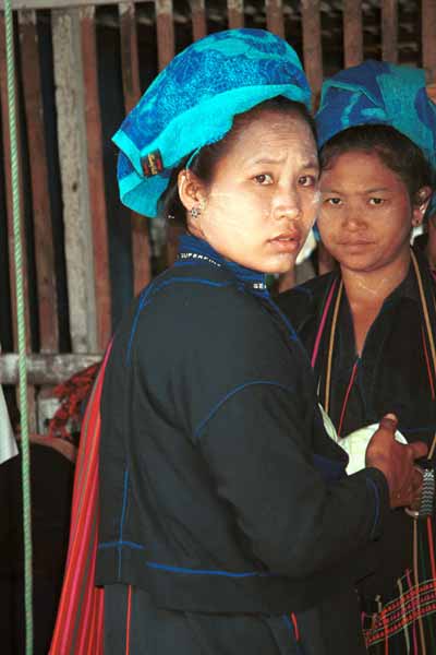 22K Jpeg 9809N31  Pa'O women at Nampan 5-day rotating market, Lake Inle, Shan State