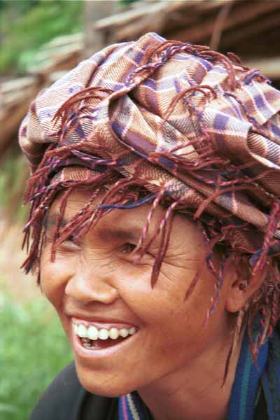 28K Jpeg 9809R34 Pa'O woman at Ywama floating market, Lake Inle, Shan State peering through her headdress fringe