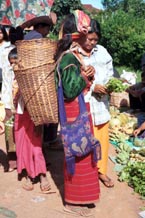 to Jpeg 90K Silver Palaung woman at the rotating five day market in Kalaw, southwestern Shan State