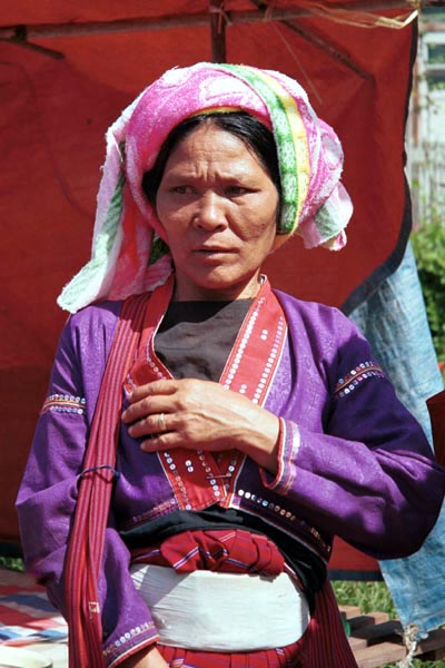 Jpeg 71K Silver Palaung woman at Kalaw market, Shan State