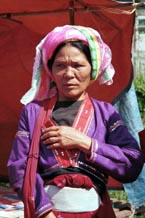 to Jpeg 71K Silver Palaung woman at Kalaw market, Shan State