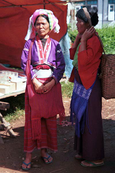 Jpeg 60K Silver Palaung woman at Kalaw market, Shan State