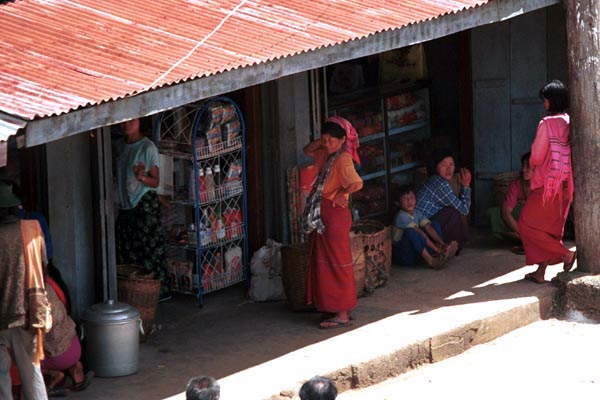 Jpeg 63K Silver Palaung buying their last supplies at a shop before they catch the bus bus back to their village after the Kalaw five-day rotating market in Shan State,