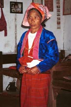 to 62K Jpeg Silver Palaung woman in traditional dress in Pein Ne Bin village near Kalaw, southwestern Shan State. Note that she is wearing two blouses (or salow) over what looks like a cotton tee-shirt. You can just see her bamboo or rattan hoops around her waist which seem to be fastened together by white metal clasps.