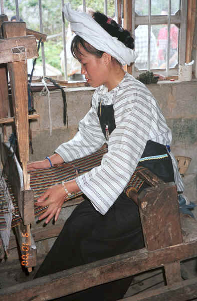 Bouyei girl in traditional costume weaving - Bi Ke village, Mi Gu township, Zhenfeng county, Guizhou province 0010r33.jpg