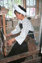 Jpeg 32K Bouyei girl in traditional costume weaving - Bi Ke village, Mi Gu township, Zhenfeng county, Guizhou province 0010r33.jpg