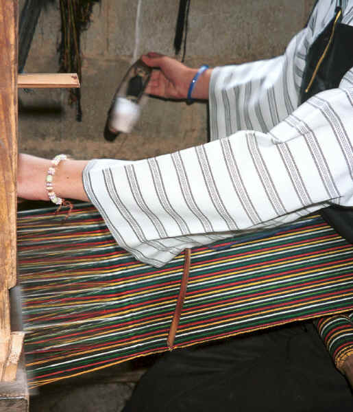Close-up of Bouyei girl weaving - Bi Ke village, Mi Gu township, Zhenfeng county, Guizhou province 0010r36.jpg