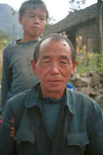 Jpeg 21K Bouyei man, Bi Ke village, Mi Gu township, Zhenfeng county, Guizhou province 0010s25.jpg