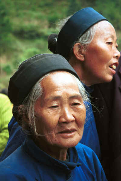 Two Lao Han women in Dai Lo village, Shi Zi township, Ping Ba county, Guizhou county 0010z29A