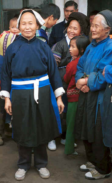 Lao Han women with the Black Miao Dai Lo village, Shi Zi township, Ping Ba county, Guizhou county 0010za05.jpg