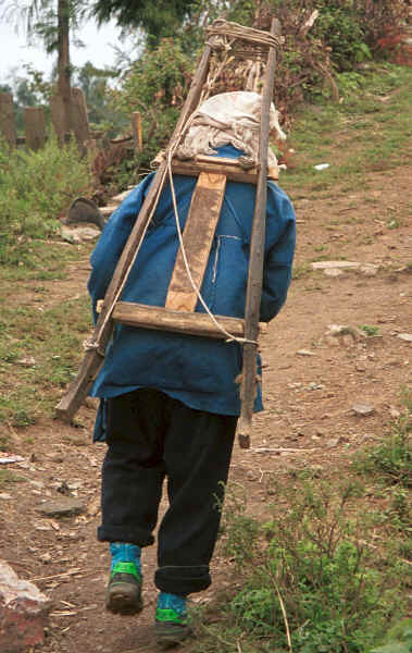 Woman setting off to work - Dai Lo village, Shi Zi township, Ping Ba county, Guizhou county 0010za12.jpg