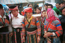 Jpeg 43K Flower Miao women ready to sell their textiles - De Wo market, De Wo township, Longlin county, Guangxi province 0010f30.jpg