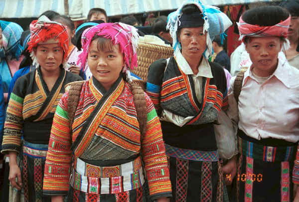 Flower Miao women ready to sell their textiles - De Wo market, De Wo township, Longlin county, Guangxi province 0010f31.jpg
