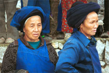 to Jpeg 89K Iron beating Miao older women watching the proceedings, Gao Zhai village, Bai Jin township, Huishui county, Guizhou province 0110C34