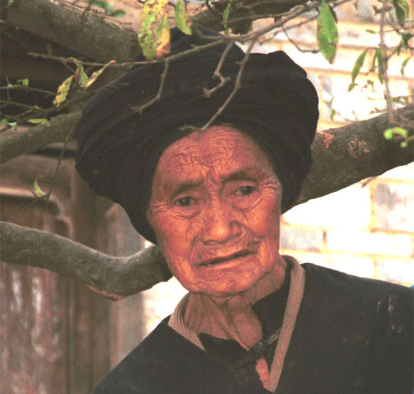 Jpeg 75K Elderly Iron beating Miao woman watching proceedings in Gao Zhai village, Bai Jin township, Huishui county, Guizhou province 0110C35