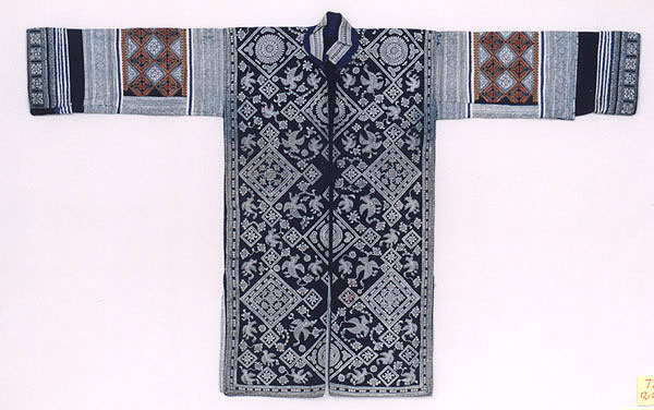 Jpeg 59K 33 J5 This Ge Jia jacket is made of bought, machine made (yangbu), cloth and is probably from the second quarter of the 20th Century. 