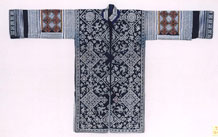 to Jpeg 59K 33 J5This Ge Jia jacket is made of bought, machine made (yangbu), cloth and is probably from the second quarter of the 20th Century. 