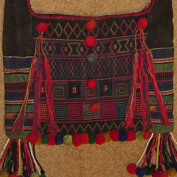 51K Jpeg Hani embroidered and trimmed bag, Menghaicounty, Yunnan province, southwest China