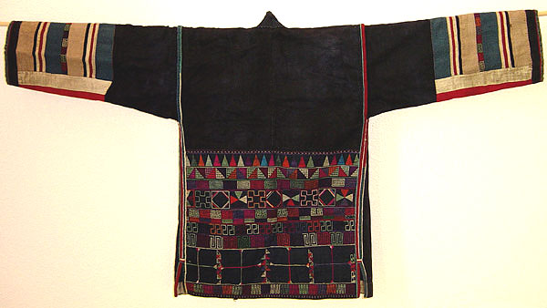 Jpeg 45K Back of Hani woman's jacket, Menghai county, Yunnan province