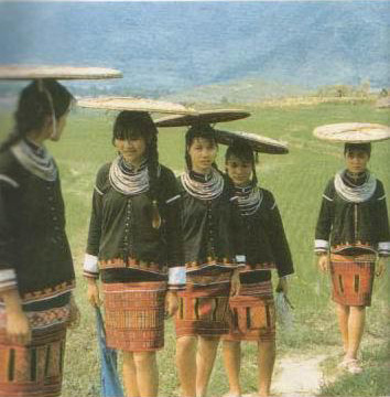 52K Jpeg Li women as shown in the September 1938 issue of The National Geographic which featured an article about Li on Hainan.  The photograph is entitled: "Among the Big Knot Lois of Hainan".