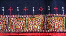 to Jpeg 56K 1469 embroidered border on bottom front of Ba sa dung woman's blouse