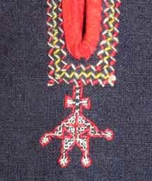 to Jpeg 54K 1472 detail of embroidery on the front neck opening of Ba sa dung Li blouse