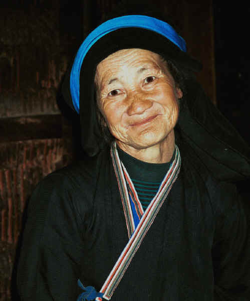 Side comb Miao woman outside her house in Long Dong village, De Wo township, Longlin country, Guangxi province 0010e36A.jpg