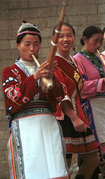 Jpeg 65K Miao women greeting us with lusheng pipe music as we enter Lou Jia Zhuang village, Anshun city, Guizhou province 0110A23