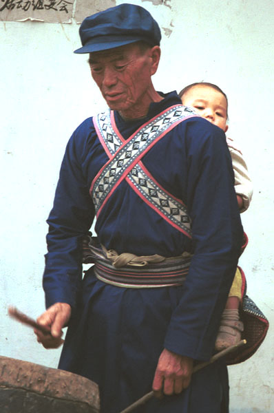 Jpeg 50K Musician welcoming us into Lou Jia Zhuang village, Anshun city, Guizhou province 0110A35