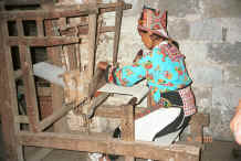 Jpeg 40K White Miao woman weaving hemp or ramie - Ma Wo village, Zhe Lang township, Longlin county, Guangxi province 0010j14.jpg