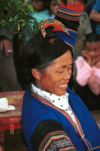 Side Comb Miao married woman at ease - Pao Ma Cheng village, Teng Jiao township, Xingren country, Guizhou province 0010n30.jpg