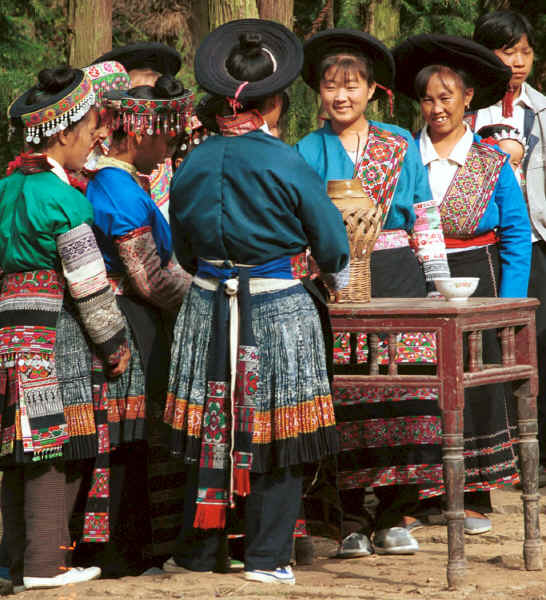 The village welcoming party - Sha Jiao village, Wan Teng township, Xingyi metropolitan area, Guizhou province 0010l17.jpg