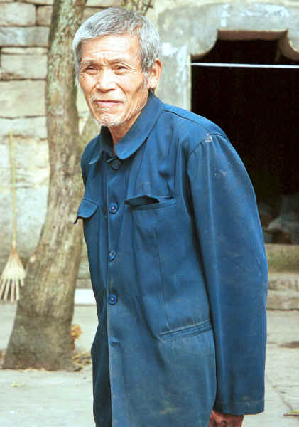 Old man watching us enter the village - Sha Jiao village, Wan Teng township, Xingyi metropolitan area, Guizhou province 0010l22.jpg