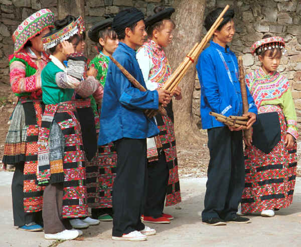 Welcoming us to the village - Sha Jiao village, Wan Teng township, Xingyi metropolitan area, Guizhou province 0010l28.jpg