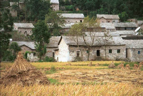 Traditional stone houses, Shitou village, Huanggousu township, Zhen Nin county, Guizhou province 0010t28.jpg