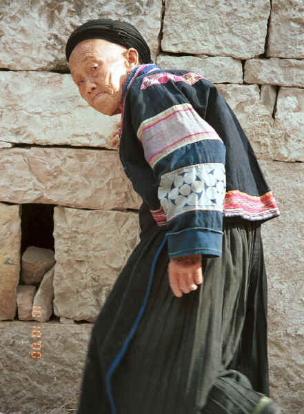 Old Bouyei lady - Shitou village, Huanggousu township, Zhen Nin county, Guizhou province 0010t35.jpg