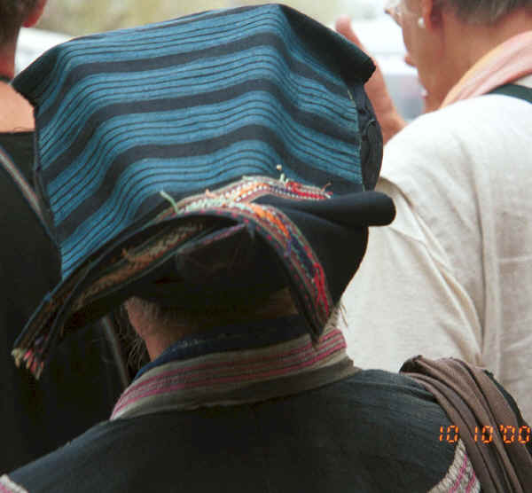 Back view of the headdress of an old Bouyei textile seller - Shitou village, Huanggousu township, Zhen Nin county, Guizhou province 0010u20.jpg