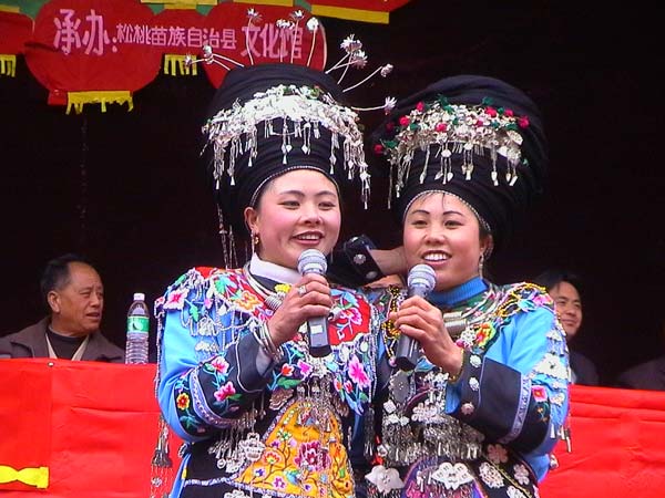 Jpeg 58K Festival in Songtao Miao Autonomous County, Tongren Prefecture, Eastern Guizhou Province, 4 February, 2004.